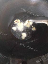 能吃过瘾的辣炒凤爪做法图解7)