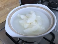 冰糖雪梨粥做法图解5)
