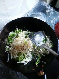 家常菜芹菜金针菇做法图解4)