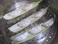 人间美味般的韭菜猪肉蒸饺做法图解7)