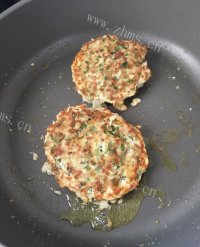 煎肉饼做法图解4)