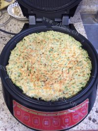 自制槐花蛋饼