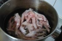 美味的麻辣鸡爪做法图解1)