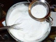 喷香的红豆天使蛋糕做法图解4)