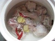 美味的羊肉萝卜汤做法图解2)