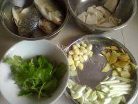 自制鲫鱼豆腐汤做法图解1)