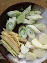 土豆炖排骨做法图解3)