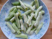老爸做的茄子炒豆角做法图解3)