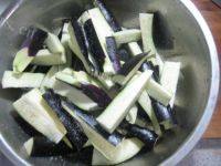 秀色可餐的肉末烧茄子做法图解2)