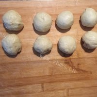 自制牛奶花朵面包做法图解6)