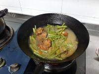 家常菜脊骨炖豆角做法图解5)