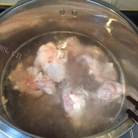 冬瓜薏米大骨汤的做法图解三
