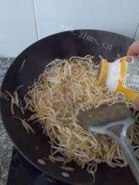 家常菜素炒绿豆芽做法图解5)