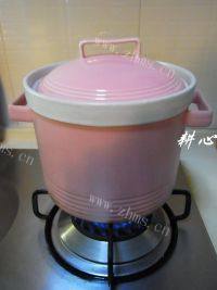 家常菜菜花木耳排骨汤做法图解10)