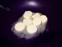 营养丰富的抹茶牛轧糖做法图解3)