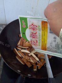 家常豆干炒韭菜做法图解5)