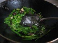 香菇芹菜做法图解7)