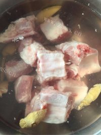 喷香的豉汁蒸排骨做法图解1)