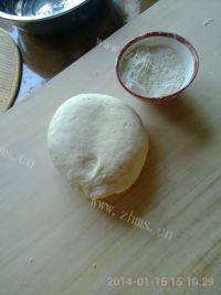 鲜香的韭菜猪肉水饺做法图解1)
