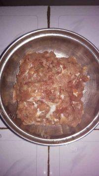 自己做的猪肉萝卜水饺做法图解1)