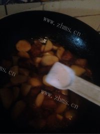 家常菜土豆红烧肉做法图解7)