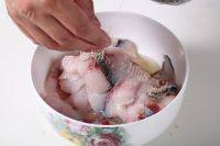 家常菜酸菜鱼做法图解3)