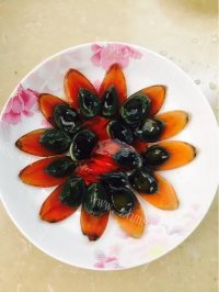 香糯爽滑的凉拌皮蛋做法图解3)