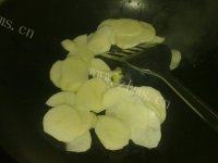 家常菜杏鲍菇炒土豆片做法图解6)