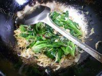 家常菜虾皮炒菠菜做法图解6)