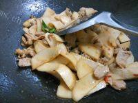 家常菜鸡腿菇炒肉片做法图解9)