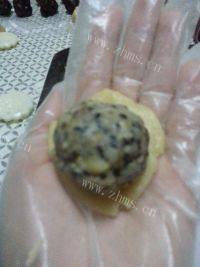 质嫩的广式五仁月饼做法图解7)