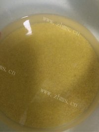 色味俱佳的薏米红豆粥做法图解3)