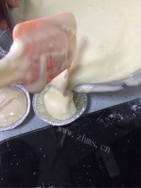 诱人的海绵蛋糕做法图解6)