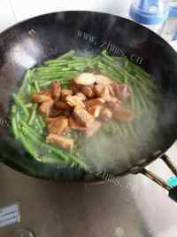 美味的豆角炖肉做法图解6)