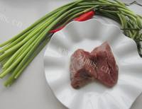 美味的蒜苔牛柳做法图解1)
