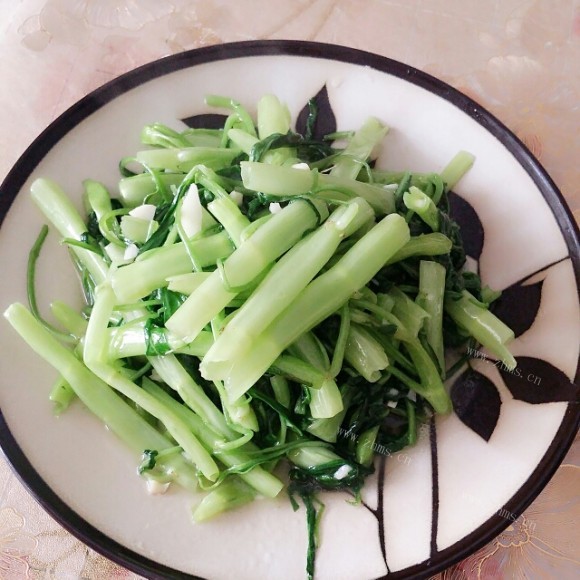 可口的蒜蓉空心菜