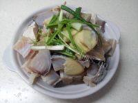 家常菜咸鱼烧肉做法图解1)
