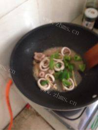 美味的青椒鱿鱼圈做法图解6)