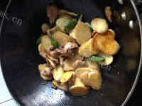 甘脆的茭白炒肉片做法图解5)
