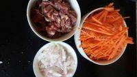 美味的牛肉抓饭做法图解1)