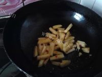 好吃不腻的土豆炖白菜做法图解5)