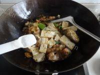 家常鲶鱼炖豆腐做法图解10)