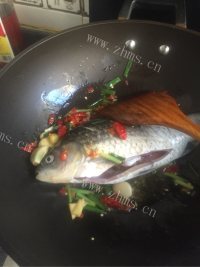 美味的酸鱼做法图解4)