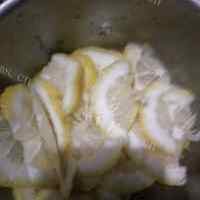 酸甜的柠檬蜂蜜水制作的做法图解二