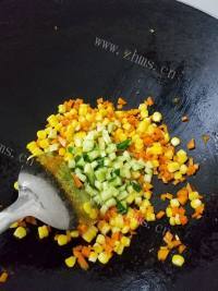 美味的杂蔬炒饭做法图解8)