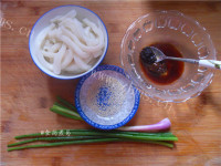 美味的酱浇河粉做法图解1)