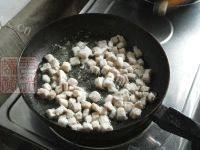 美味的酱爆肉丁做法图解6)