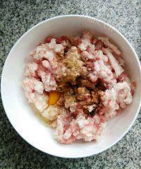 自制猪肉白菜饺子做法图解3)