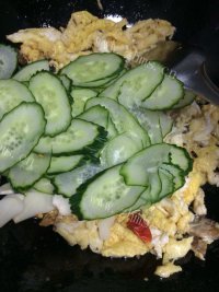 芳香四溢的黄瓜炒鸡蛋做法图解4)