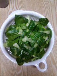 美美厨房之香菇青菜做法图解1)